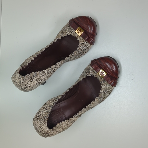 Tory Burch Scalloped Bow Accent Heels - Picture 4 of 11